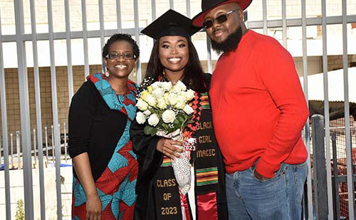 Nandi Maunder (middle), a 2023 Fulbright scholar, posed for a graduation photo with her parents, Brandy and Charles Mitchell.