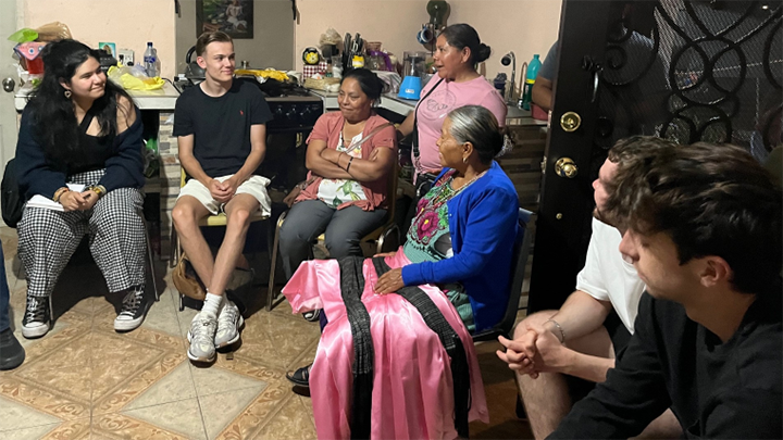 Students visited the Tijuana home of an Indigenous Mixtecos family originally from Oaxaca as part of the Culture and Society of Tijuana course. 